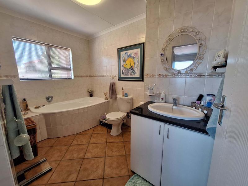 4 Bedroom Property for Sale in Island View Western Cape